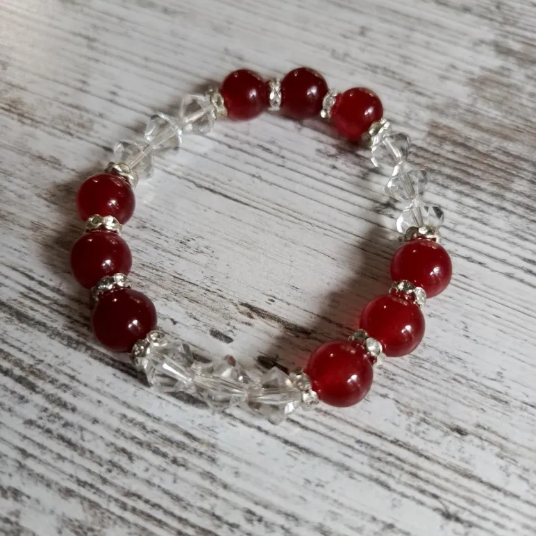 БРАСЛЕТ ИЗ ГРАНАТА И ХРУСТАЛЯ Браслет из граната и хрусталя