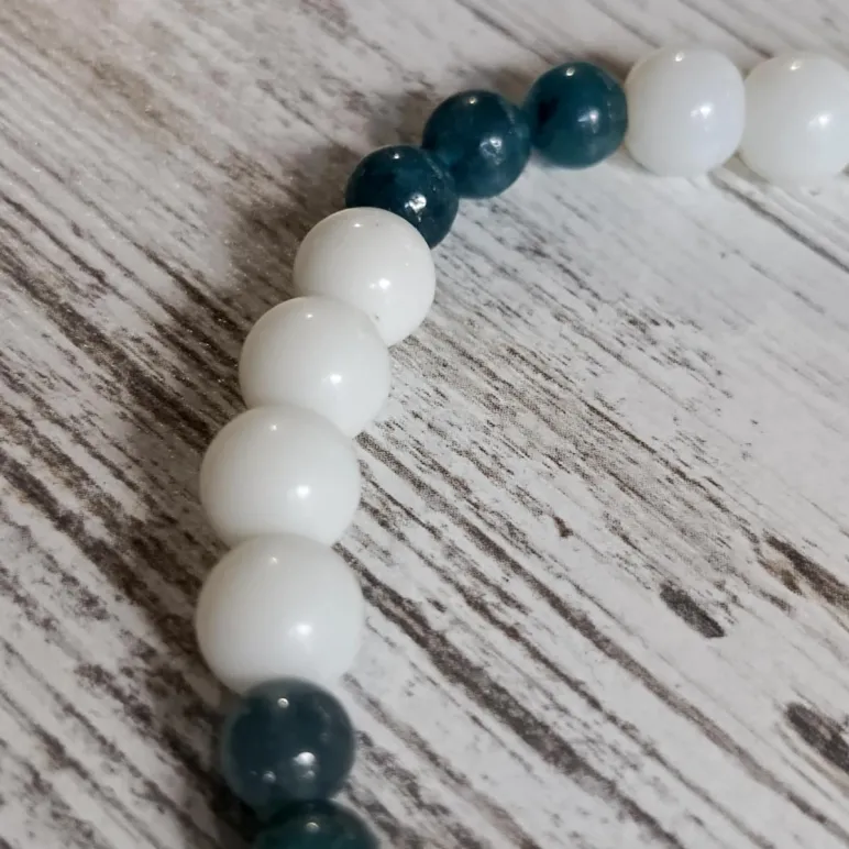 Браслет из моржовой кости и дюмортьерита