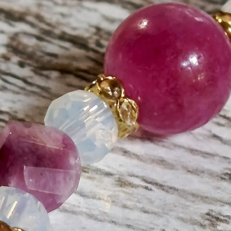 Браслет из халцедона, рубелита и опалита