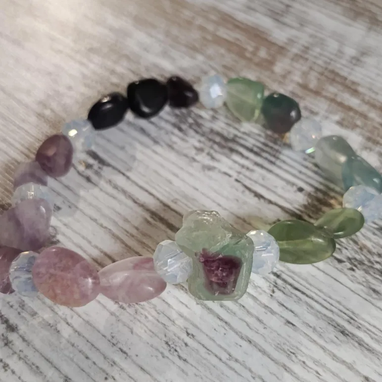 Браслет из флюорита с опалитом