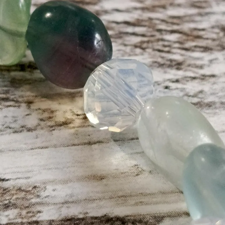 Браслет из флюорита с опалитом