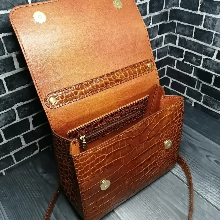 Сумочка- кроссбоди женская ручной работы из натуральной итальянской кожи