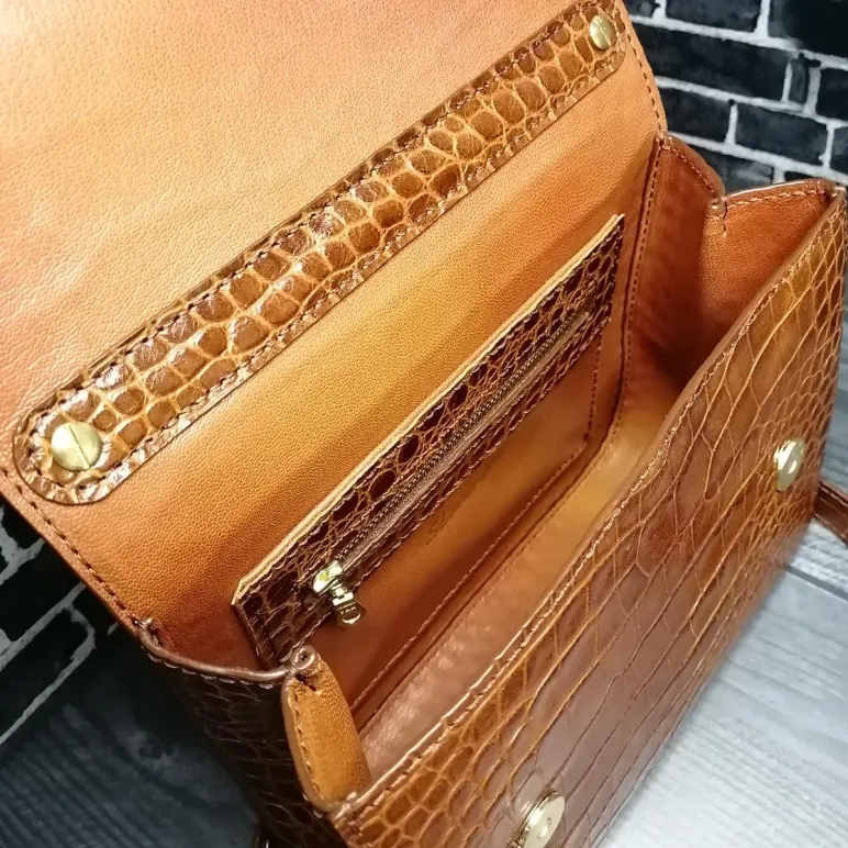 Сумочка- кроссбоди женская ручной работы из натуральной итальянской кожи