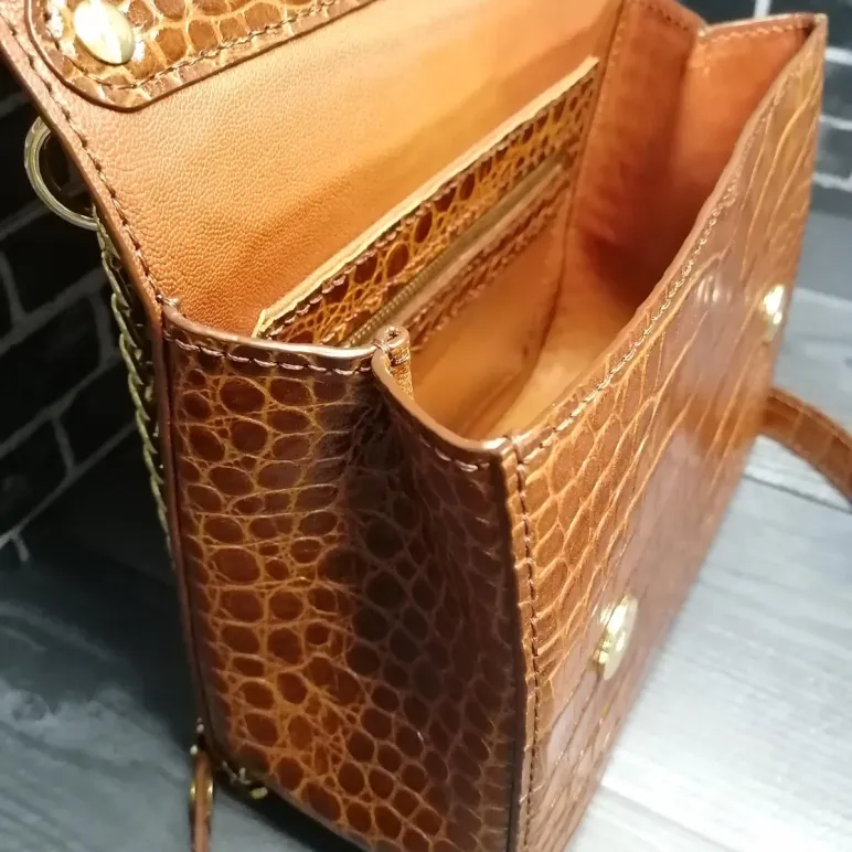 Сумочка- кроссбоди женская ручной работы из натуральной итальянской кожи