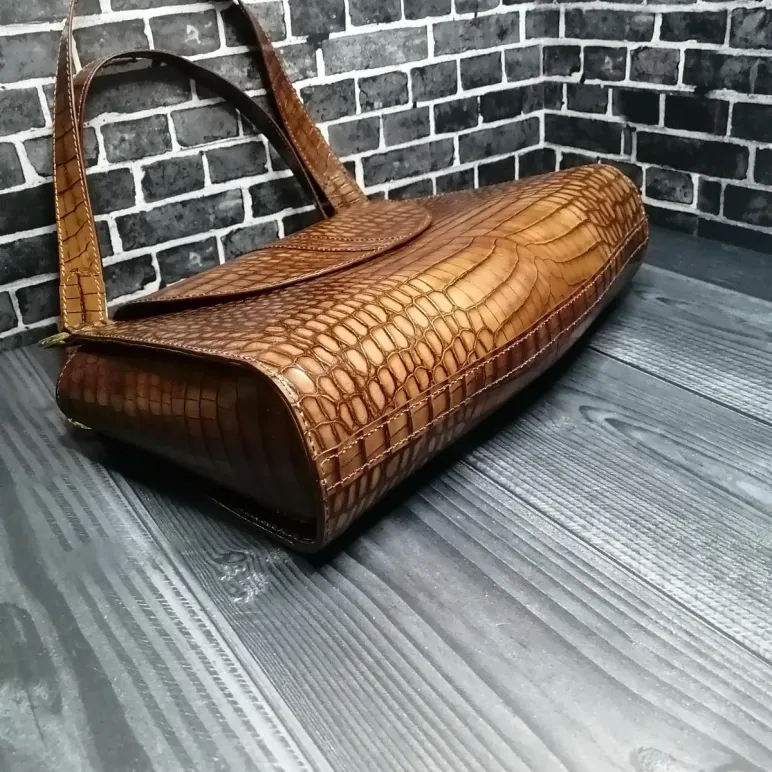 Женская сумка ручной работы из натуральной кожи