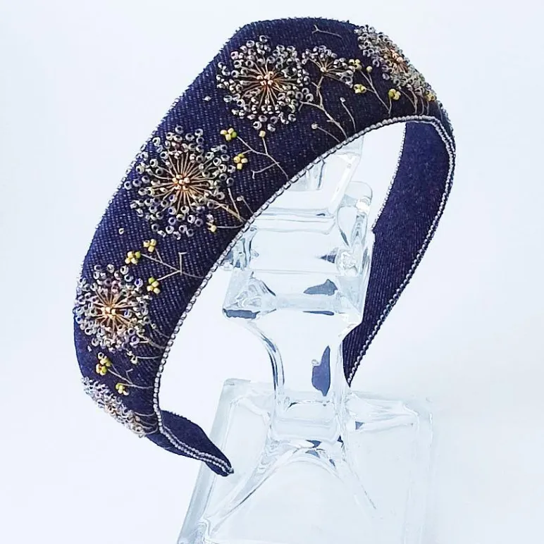 Ободок кокошник джинсовый вышитый бисером, ручная работа, размер универсальный, высота в центре 4 см, Дыхание ветра