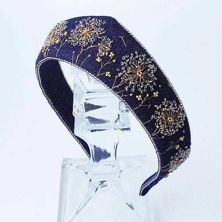 Ободок кокошник джинсовый вышитый бисером, ручная работа, размер универсальный, высота в центре 4 см, Дыхание ветра