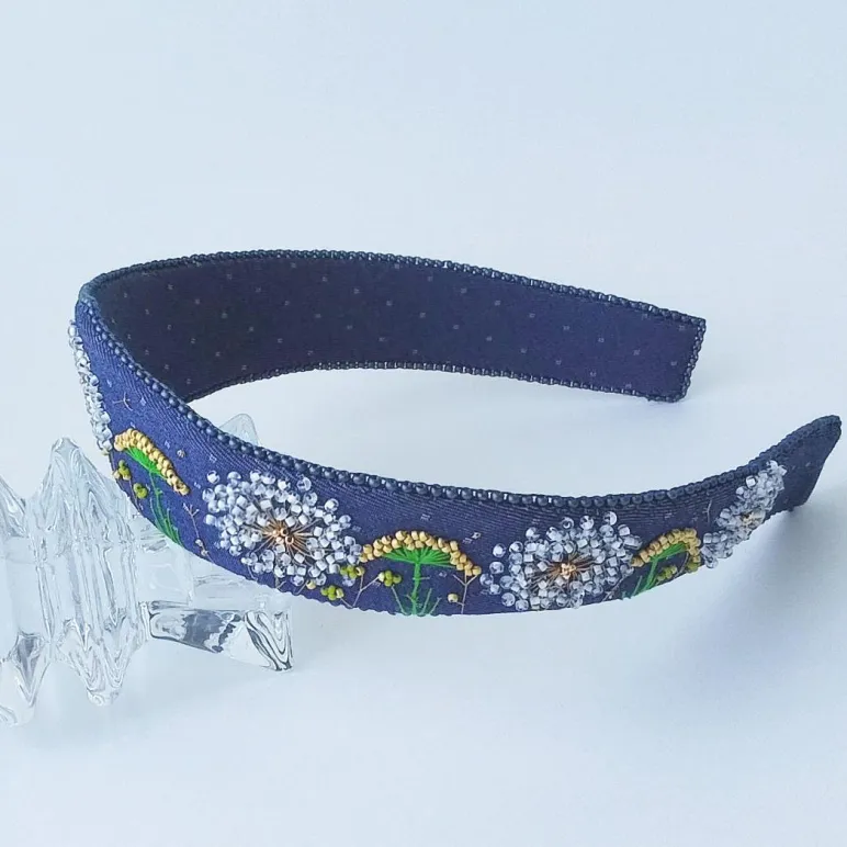 Ободок кокошник джинсовый вышитый бисером, ручная работа, размер универсальный, Ласковое лето