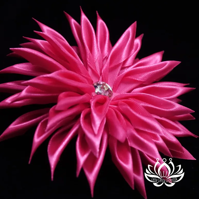 Цветы Канзаши на волосы Ваши.