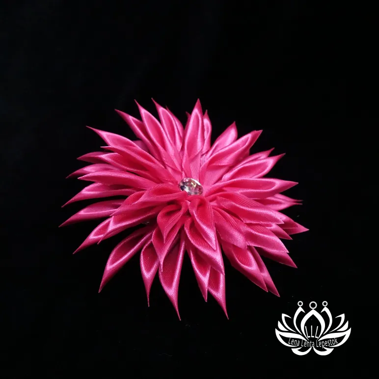 Цветы Канзаши на волосы Ваши.