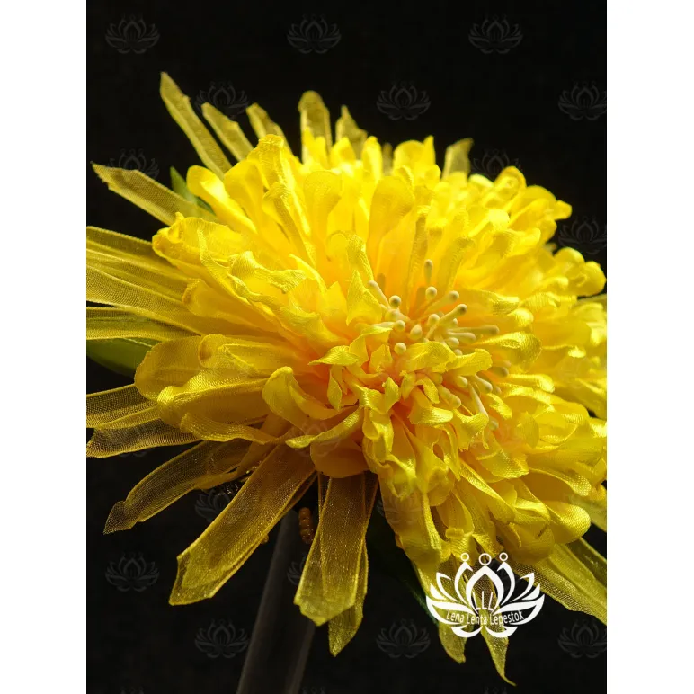 Заколка-брошь ручной работы "Керрия"