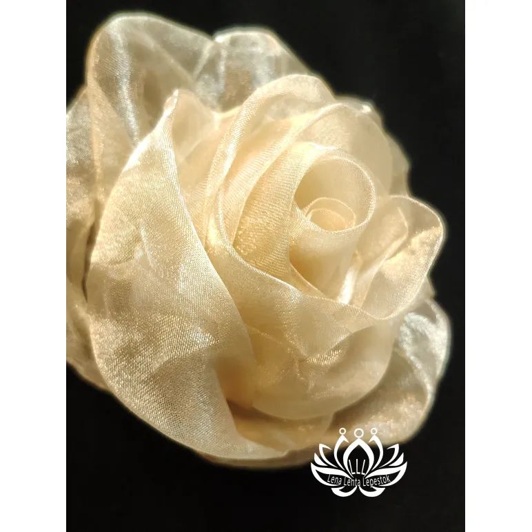 Заколка-брошь ручной работы Роза бежевый