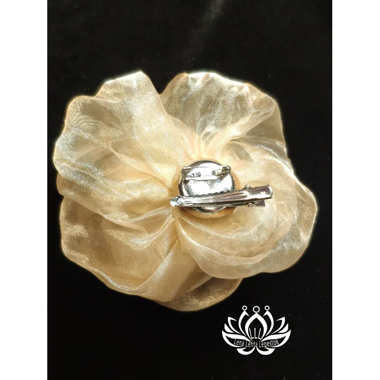 Заколка-брошь ручной работы Роза бежевый