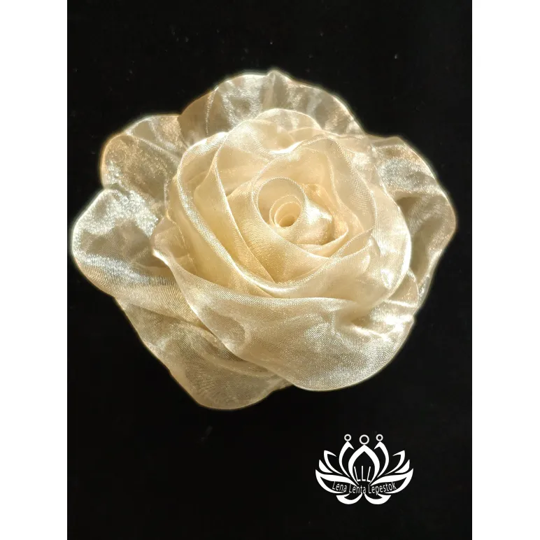 Заколка-брошь ручной работы Роза бежевый