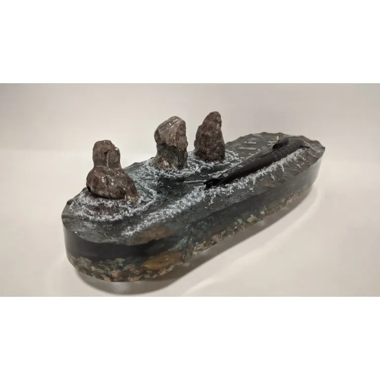 Подводная лодка 949А "Антей" на фоне скал "Три брата"