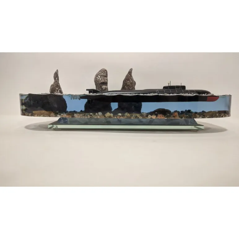 Подводная лодка 949А "Антей" на фоне скал "Три брата"