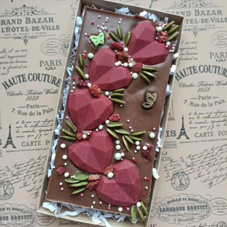 Плитки натурального шоколада ручной работы в ассортименте