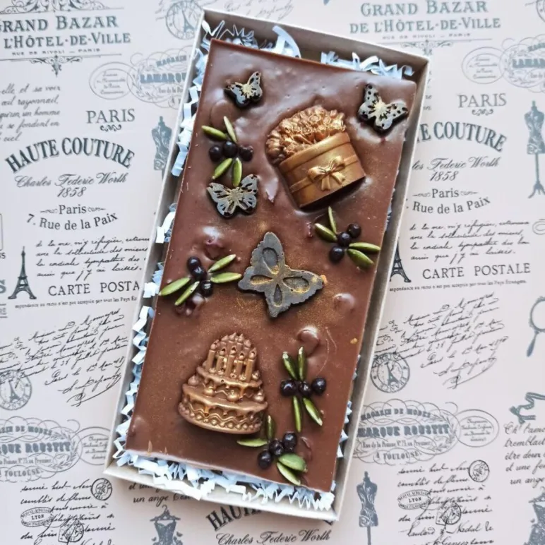 Плитки натурального шоколада ручной работы в ассортименте