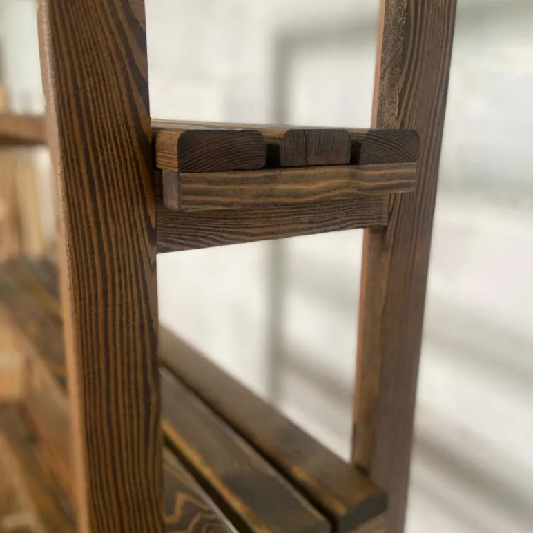 СТЕЛЛАЖ РАСКЛАДНОЙ ИЗ МАССИВА ЛИСТВЕННИЦЫ АНГАРСКОЙ 1500Х800Х280. Стеллаж раскладной из массива лиственницы ангарской 1500х800х280.