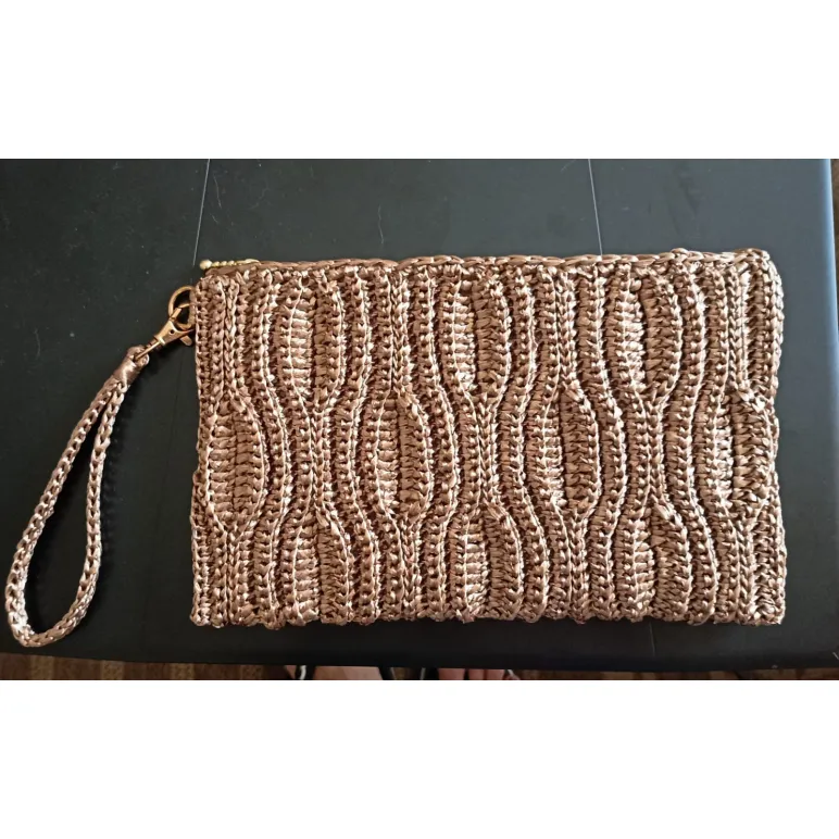 Клатч из рафии со съемной ручкой, на молнии, подкладка с внутренним карманом. Размер 20*15