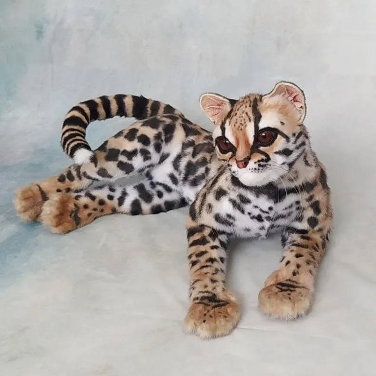 Интерьерная реалистичная игрушка ручной работы - кошка породы "Маргай"