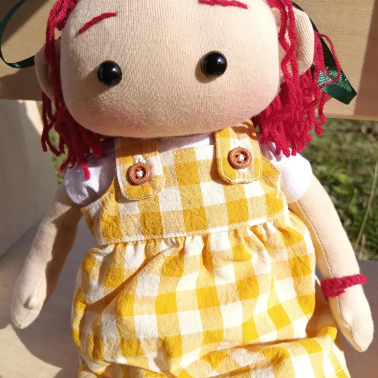 Текстильная мягкая кукла