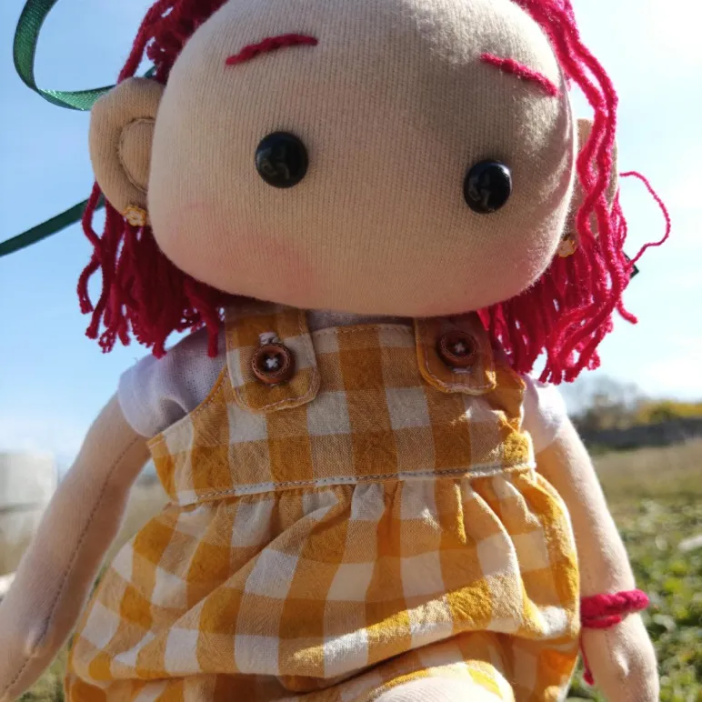 Текстильная мягкая кукла
