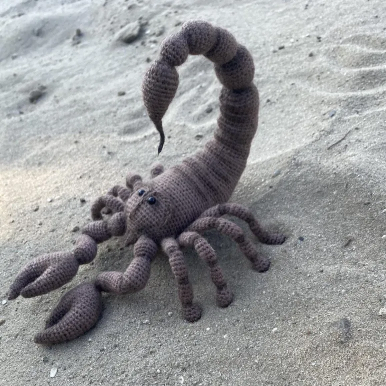 Скорпион, игрушка ручной работы