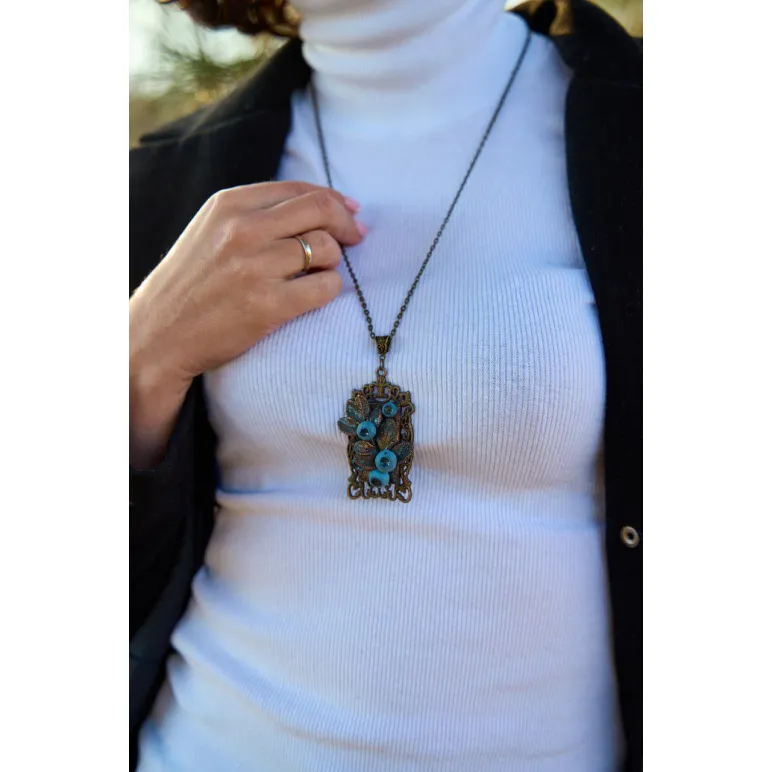 Кулон с листьями и ягодами голубики