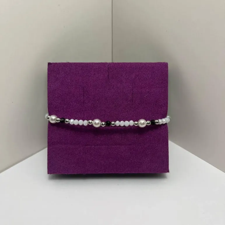 Браслет из бусин ручной работы (черно-белый)