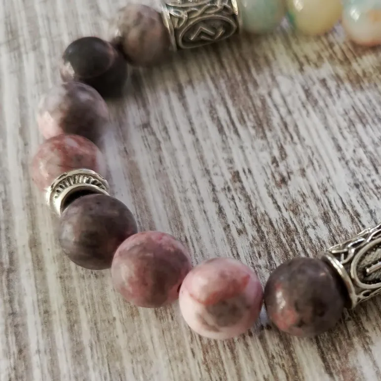 БРАСЛЕТ ИЗ НЕФРИТА И ЯШМЫ С РУНАМИ Браслет из нефрита и яшмы с рунами