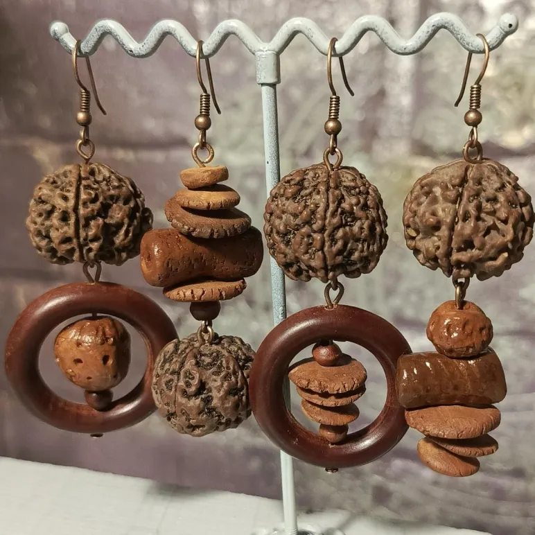 СЕРЬГИ БОХО С РУДРАКШЕЙ Серьги бохо с рудракшей