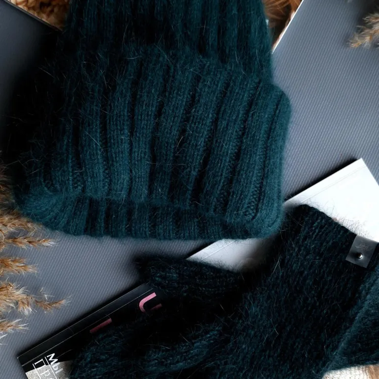 Комплект двойная шапка и варежки