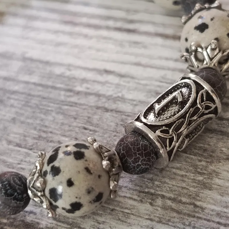 БРАСЛЕТ ИЗ ЯШМЫ И АГАТА С РУНАМИ Браслет из яшмы и агата с рунами