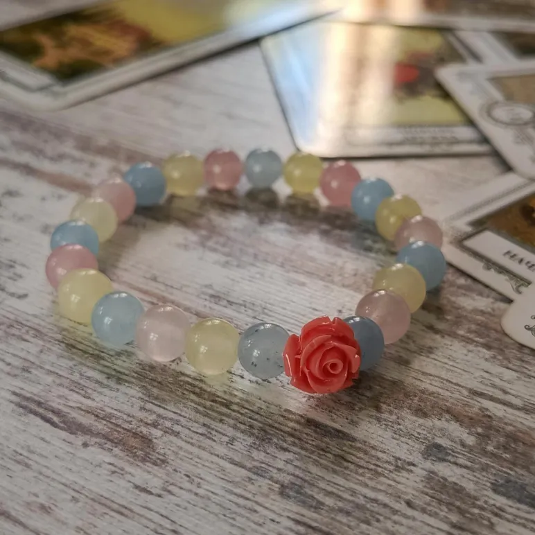 БРАСЛЕТ ИЗ БЕРИЛЛОВ С КОРАЛЛОМ Браслет из бериллов с кораллом