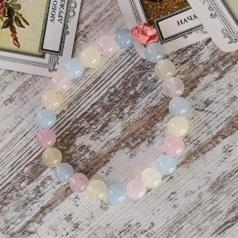 БРАСЛЕТ ИЗ БЕРИЛЛОВ С КОРАЛЛОМ Браслет из бериллов с кораллом