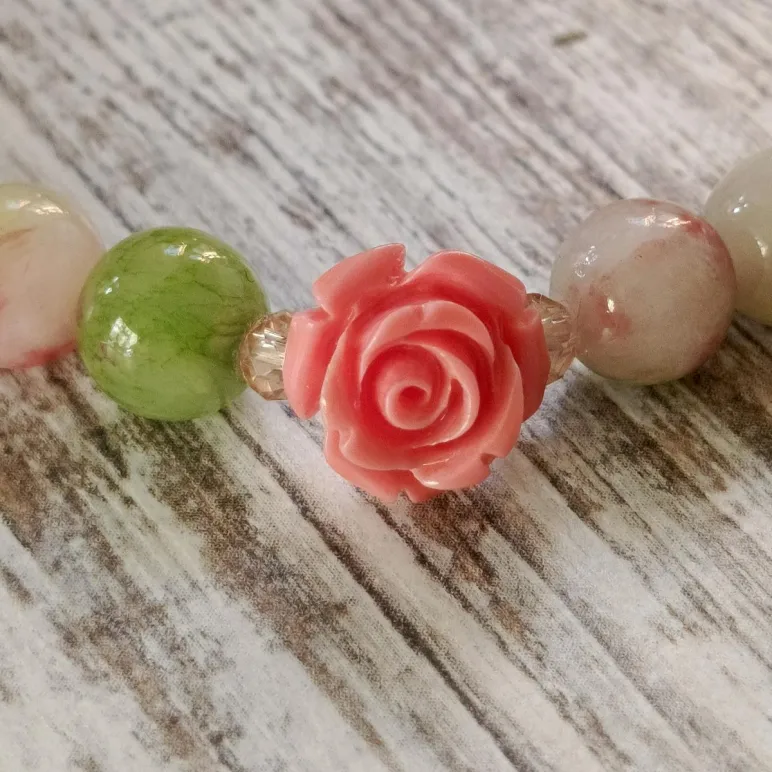 БРАСЛЕТ ИЗ ТУРМАЛИНА С КАЛЬЦИТОМ И КОРАЛЛОМ Браслет из турмалина с кальцитом и кораллом