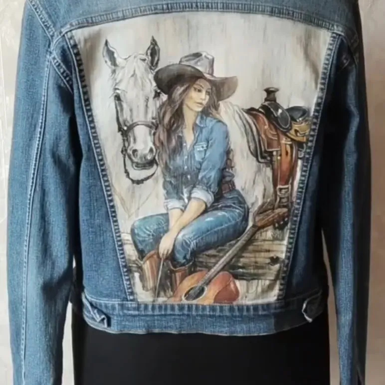 Куртка джинсовая с принтом ручной работы " Ковбойская", с белой лошадью