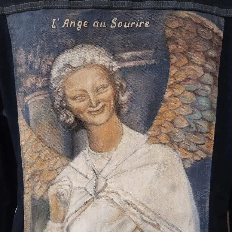 Куртка джинсовая с принтом ручной работы скульптура "Улыбающийся ангел из Реймса"