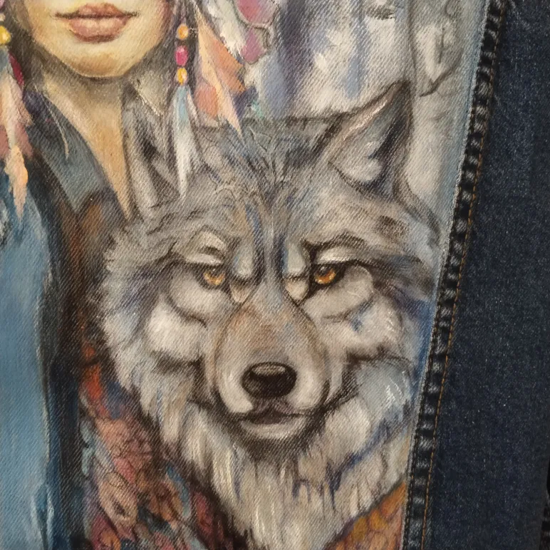 Куртка джинсовая с принтом ручной работы  "Бегущая с волками" по одноименной книге юнгианского психолога Клариссы Пинколы Эстес