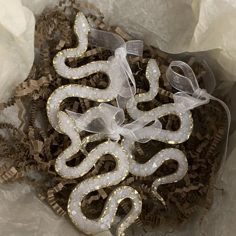 Именная тарелка из эпоксидной смолы