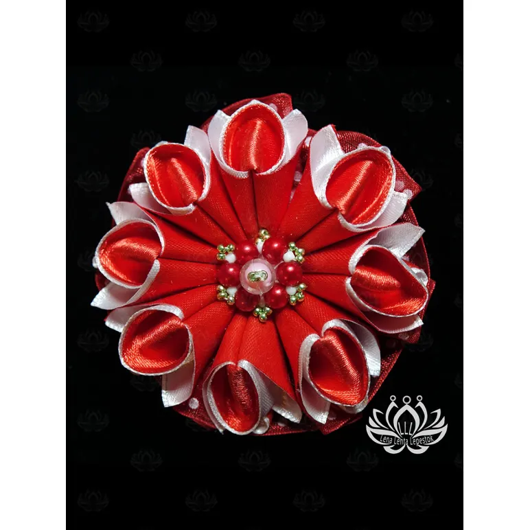 Заколка для волос ручной работы "Петуния" красный. Единственный экземпляр. Цветы Канзаши на волосы Ваши.