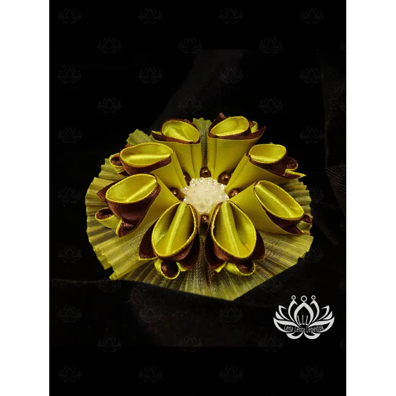 Резинка для волос ручной работы "Фульгида" желтый. Единственный экземпляр. Цветы Канзаши на волосы Ваши.