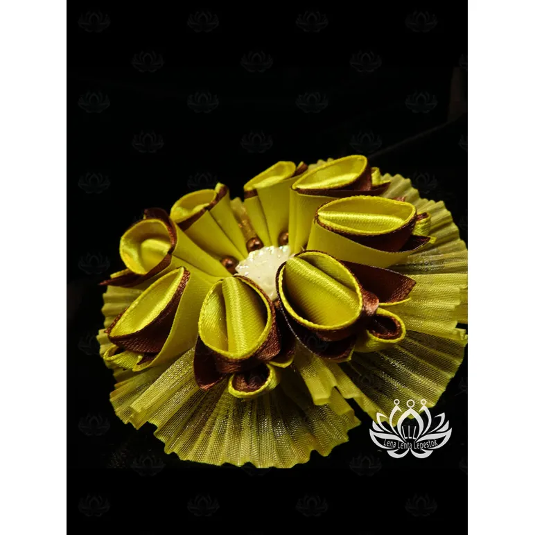 Резинка для волос ручной работы "Фульгида" желтый. Единственный экземпляр. Цветы Канзаши на волосы Ваши.
