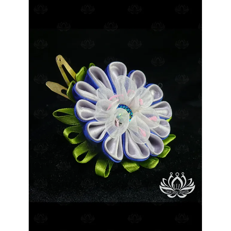 Заколка для волос ручной работы "Арабис" серебристый. Единственный экземпляр. Цветы Канзаши на волосы Ваши.