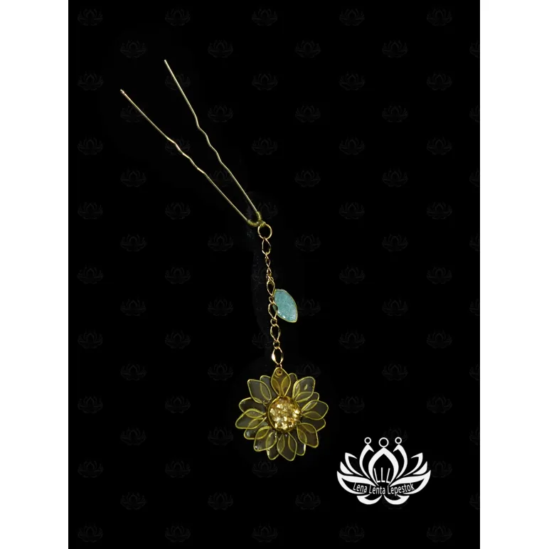 Шпилька для волос ручной работы "Аника" в технике Витраль. Золотистый. Единственный экземпляр. Цветы Канзаши на волосы Ваши.