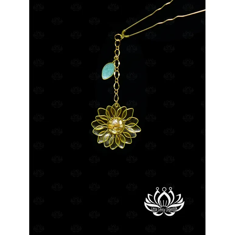 Шпилька для волос ручной работы "Аника" в технике Витраль. Золотистый. Единственный экземпляр. Цветы Канзаши на волосы Ваши.