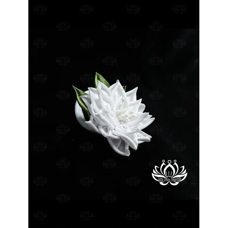 Резинка для волос ручной работы "Кея" белый. Единственный экземпляр. Цветы Канзаши на волосы Ваши.