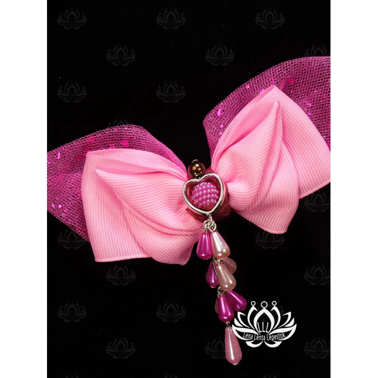 Заколка для волос ручной работы Бант "Барби" розовый. с подвеской. Единственный экземпляр. Цветы Канзаши на волосы Ваши