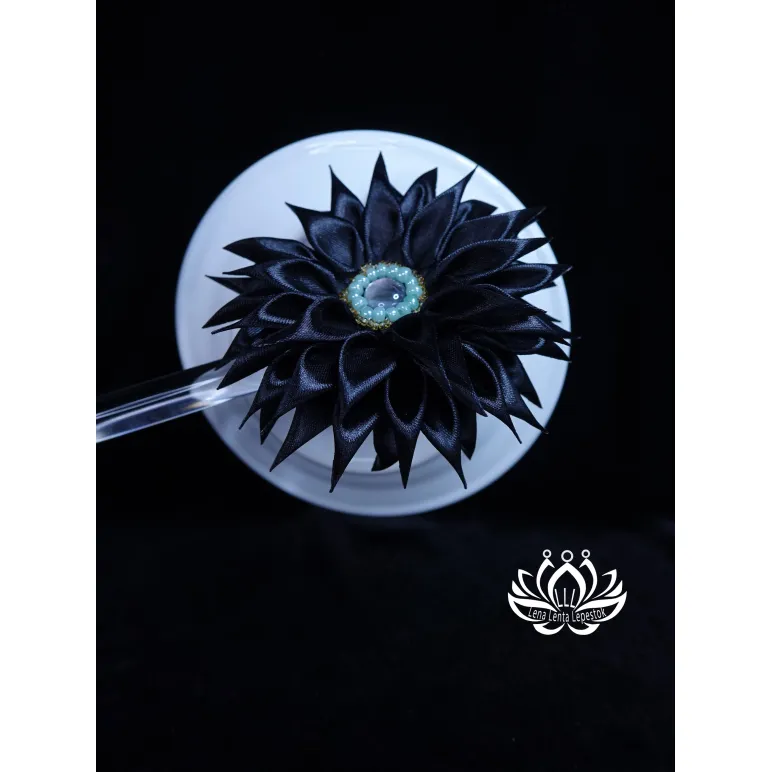 Заколка для волос ручной работы "Георгин" чёрный. Единственный экземпляр. Цветы Канзаши на волосы Ваши